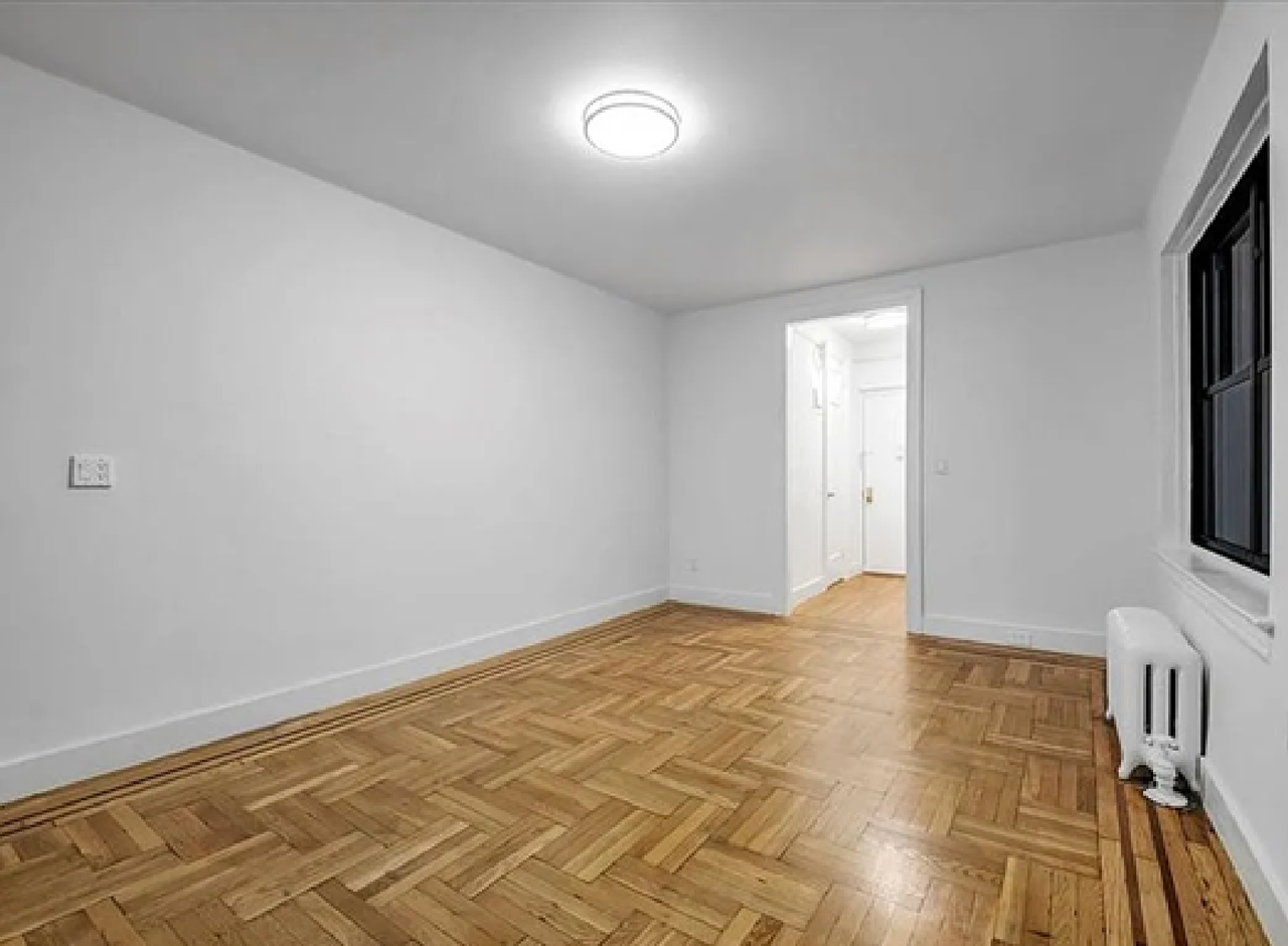 402 Bay Ridge Pkwy - Photo 4 of 7