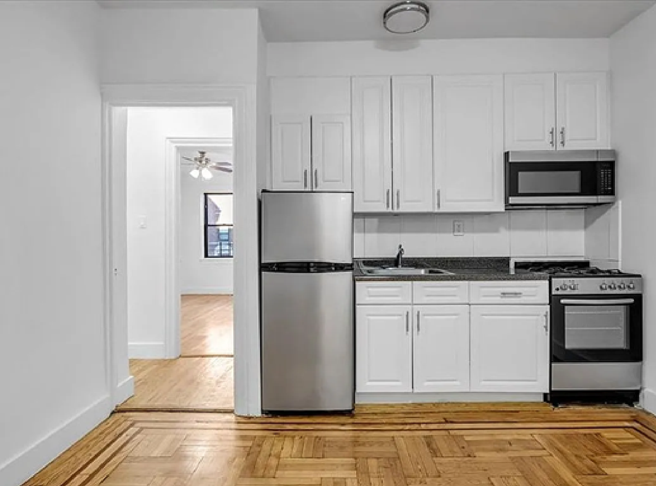 402 Bay Ridge Pkwy - Photo 6 of 7