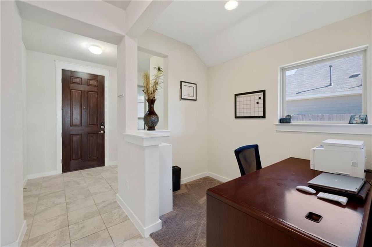 5809 Urbano Bnd - Photo 3 of 23