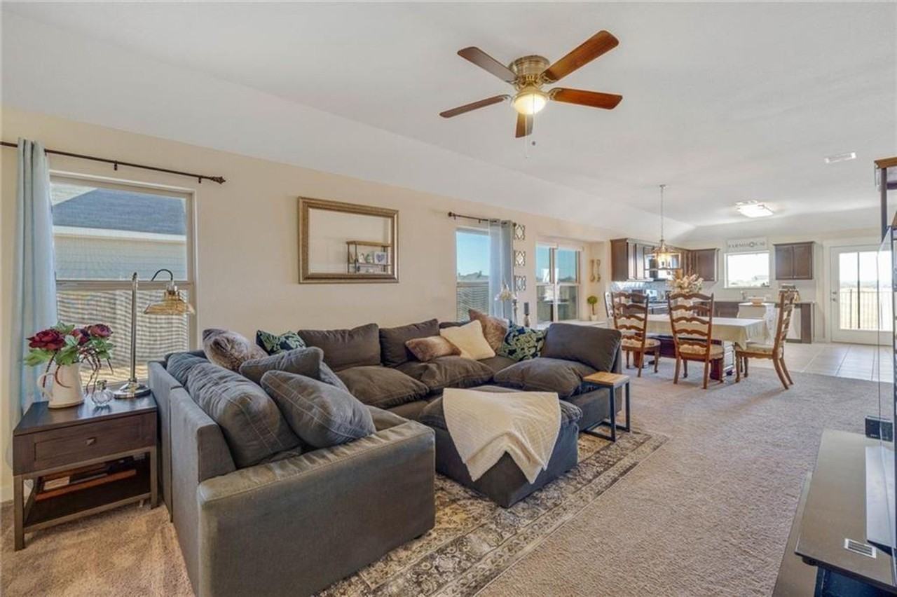 5809 Urbano Bnd - Photo 5 of 23