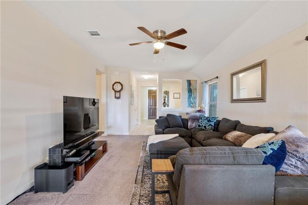 5809 Urbano Bnd - Photo 6 of 23