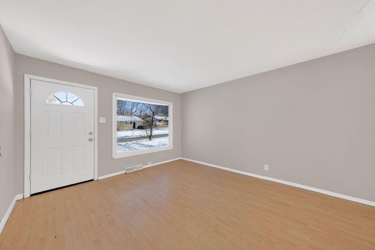 146 Grampian Rd - Photo 7 of 26