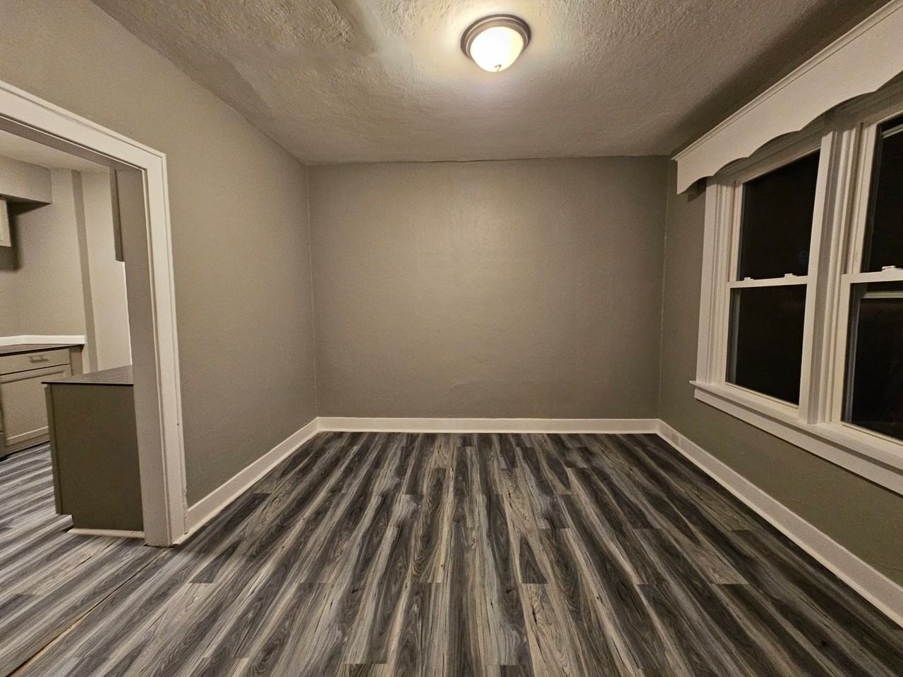 1212 Queensbury St - Photo 3 of 18