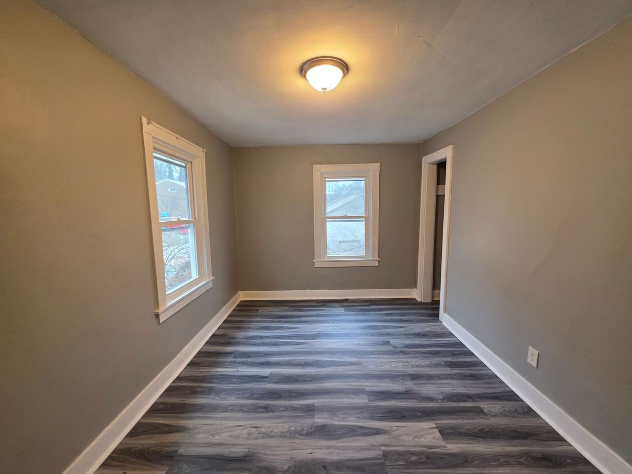 1212 Queensbury St - Photo 7 of 18