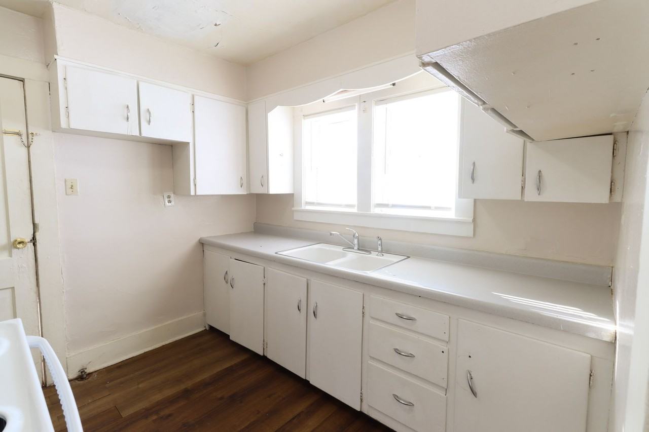 204 W Sexton Rd - Photo 6 of 22