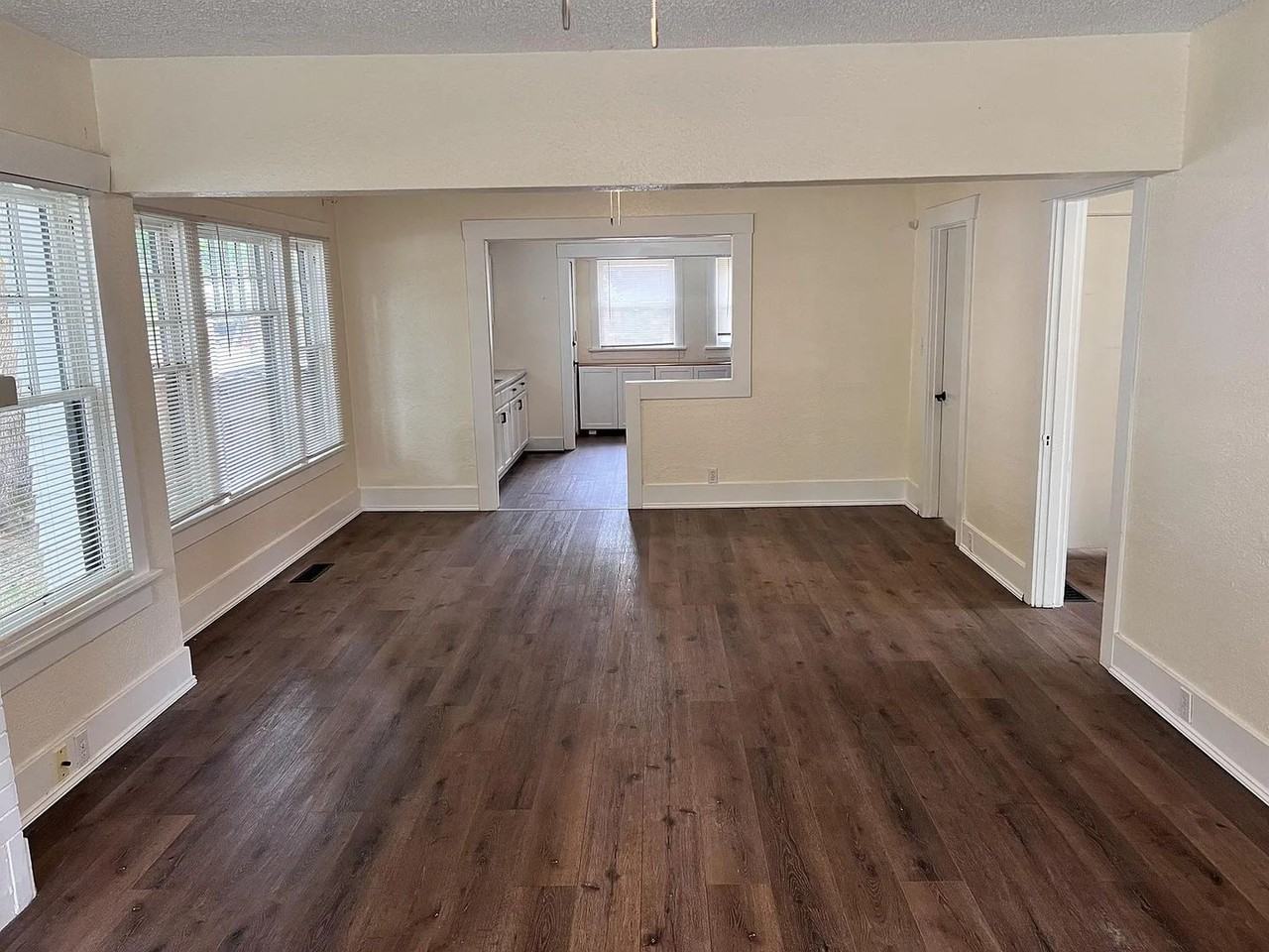 1102 San Francisco Ave Ne - Photo 6 of 34