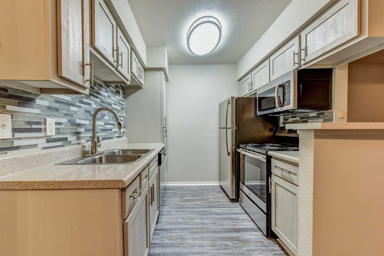 Candleridge Park Apartments - Photo 2 of 13