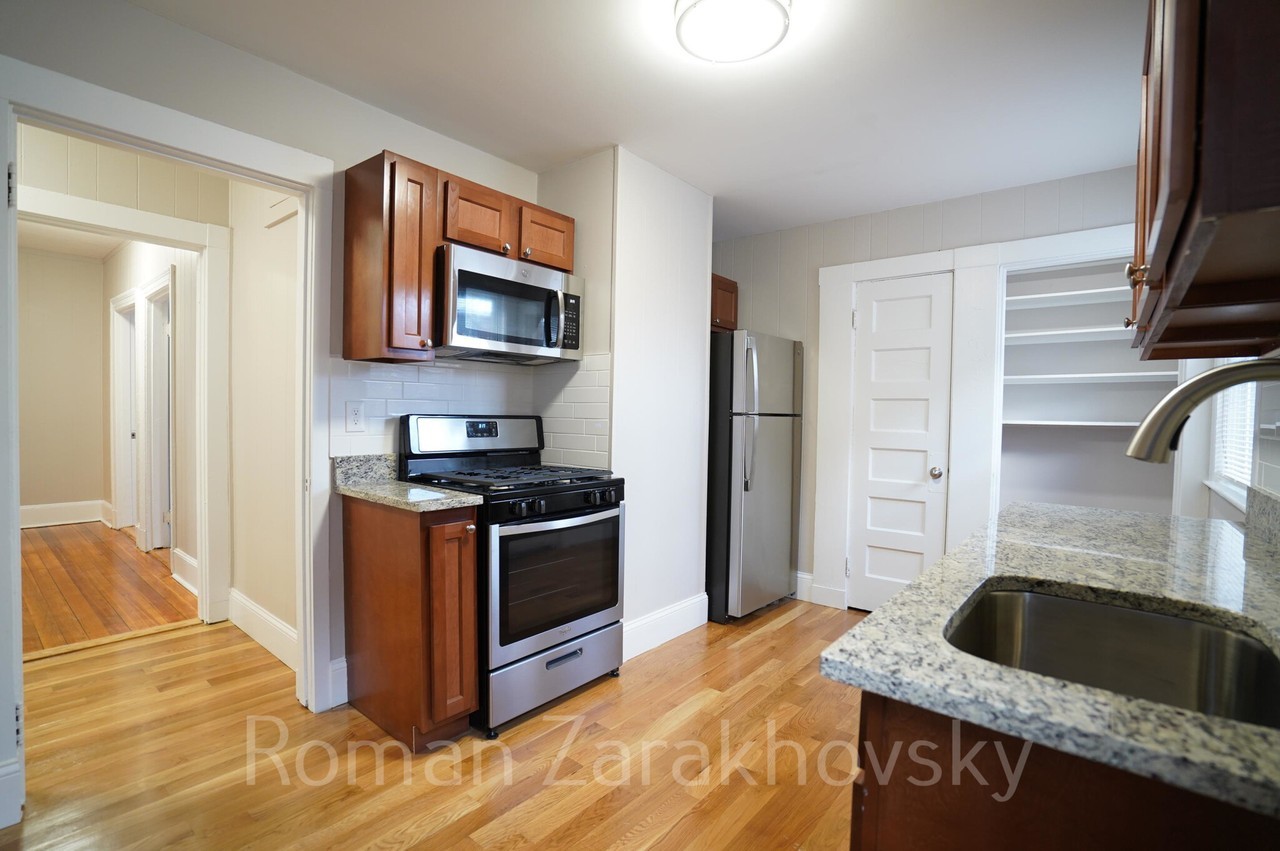 8 Ashford Ct #3 - Photo 2 of 29