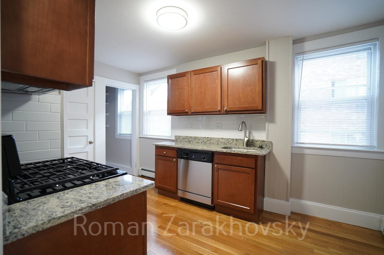 8 Ashford Ct #3 - Photo 3 of 29