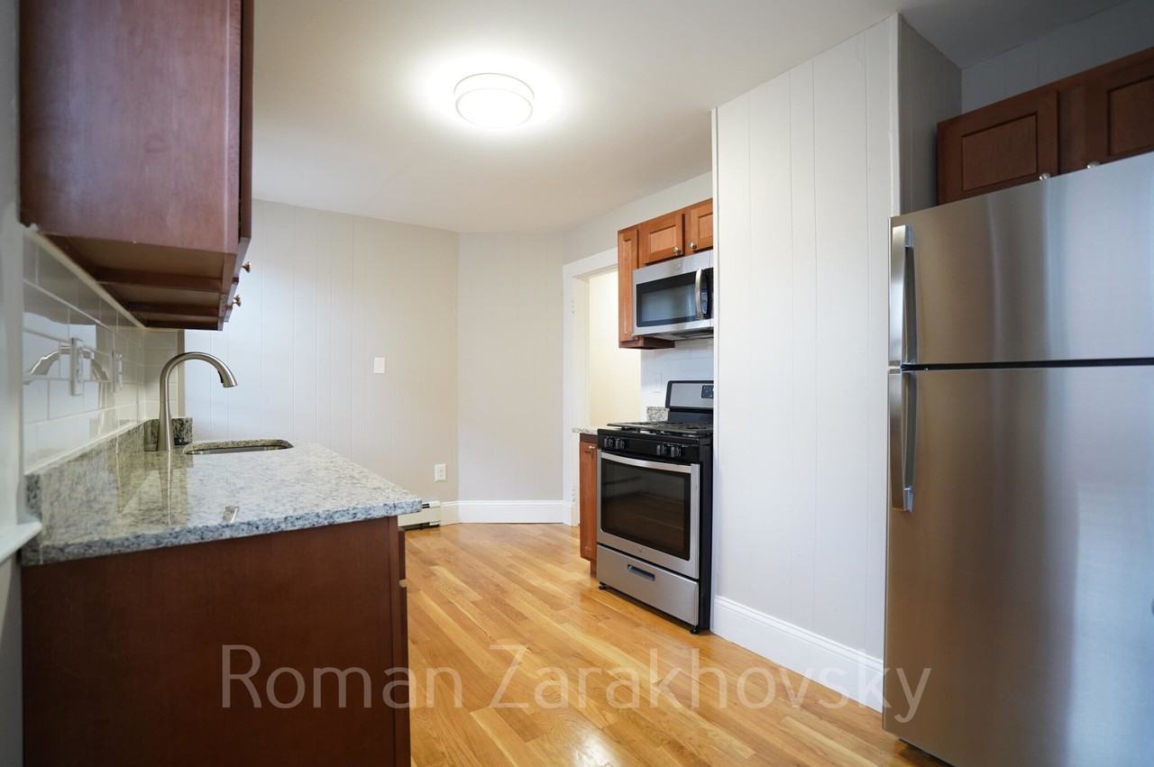 8 Ashford Ct #3 - Photo 5 of 29