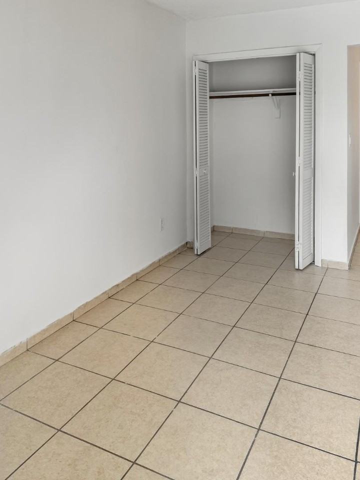 1560 Northwest 15th Street Road - Photo 3 of 10