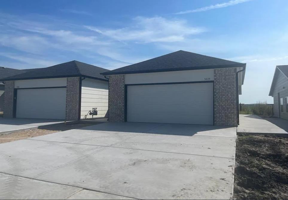 5224 N Cypress Cir - Photo 2 of 20