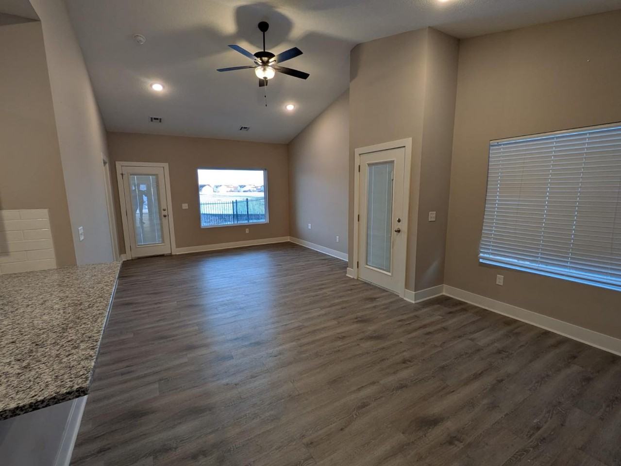 5224 N Cypress Cir - Photo 3 of 20