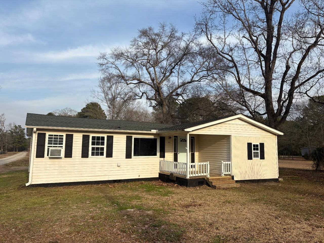721 Litchfield Ln - Photo 2 of 11