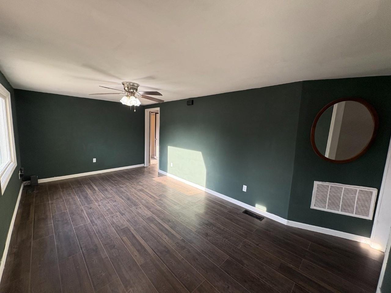 721 Litchfield Ln - Photo 3 of 11