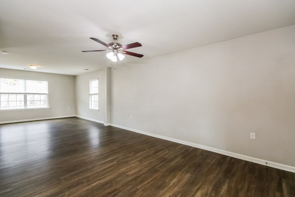 1918 Eastway Dr - Photo 5 of 17