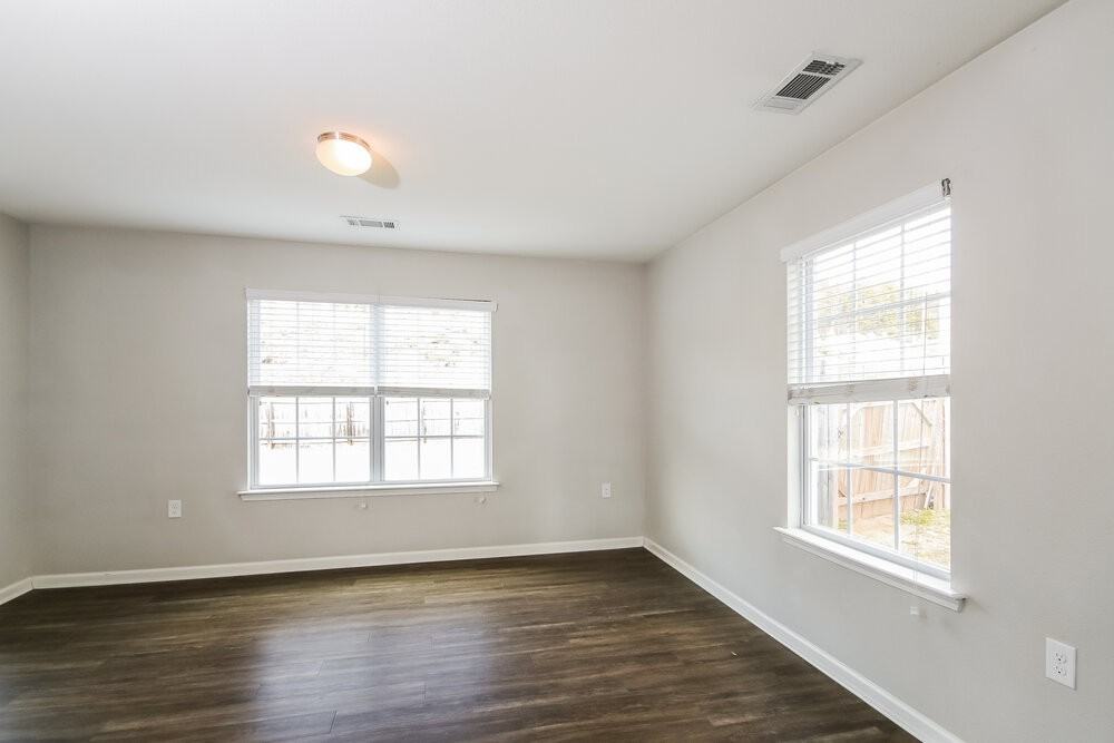 1918 Eastway Dr - Photo 6 of 17