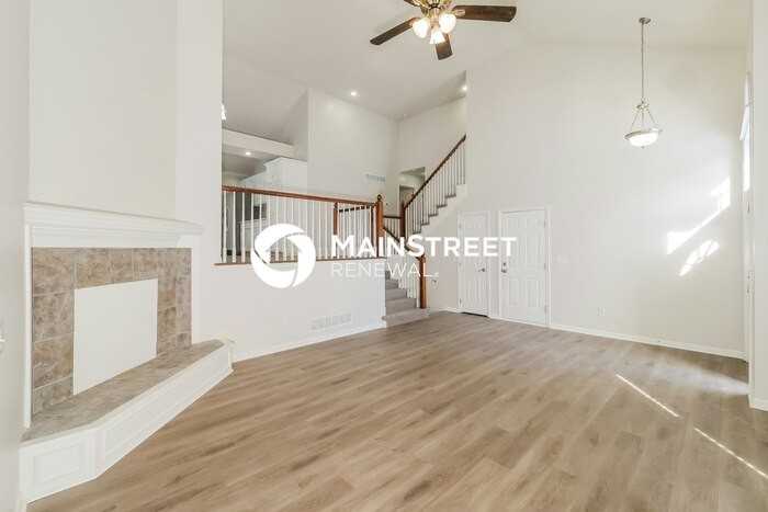 19098 W 164th Ter - Photo 4 of 20