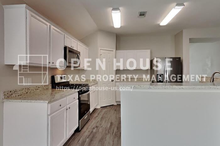 16510 Barker Ranch Ct - Photo 6 of 20