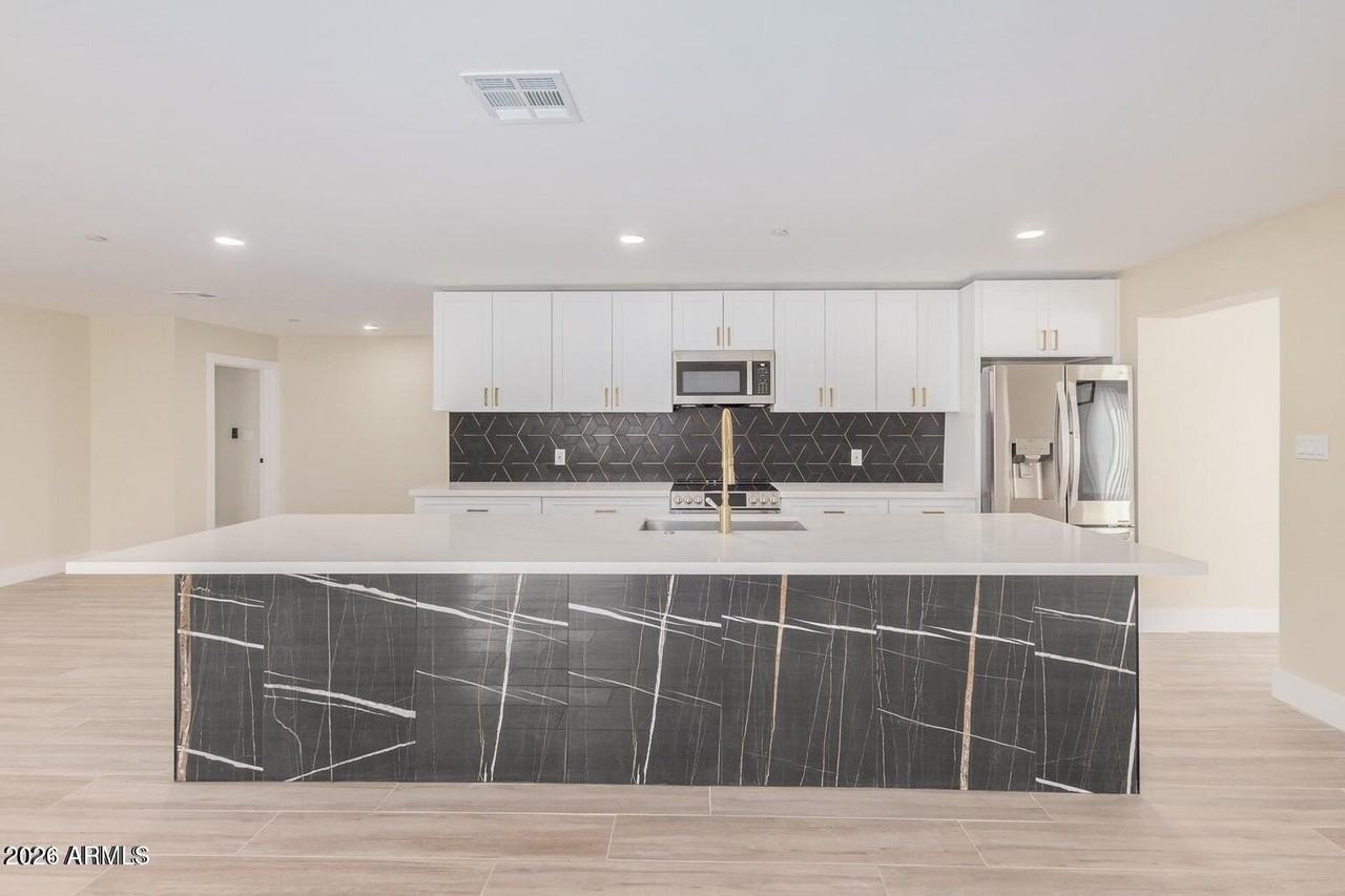 2220 N 66th St - Photo 7 of 33