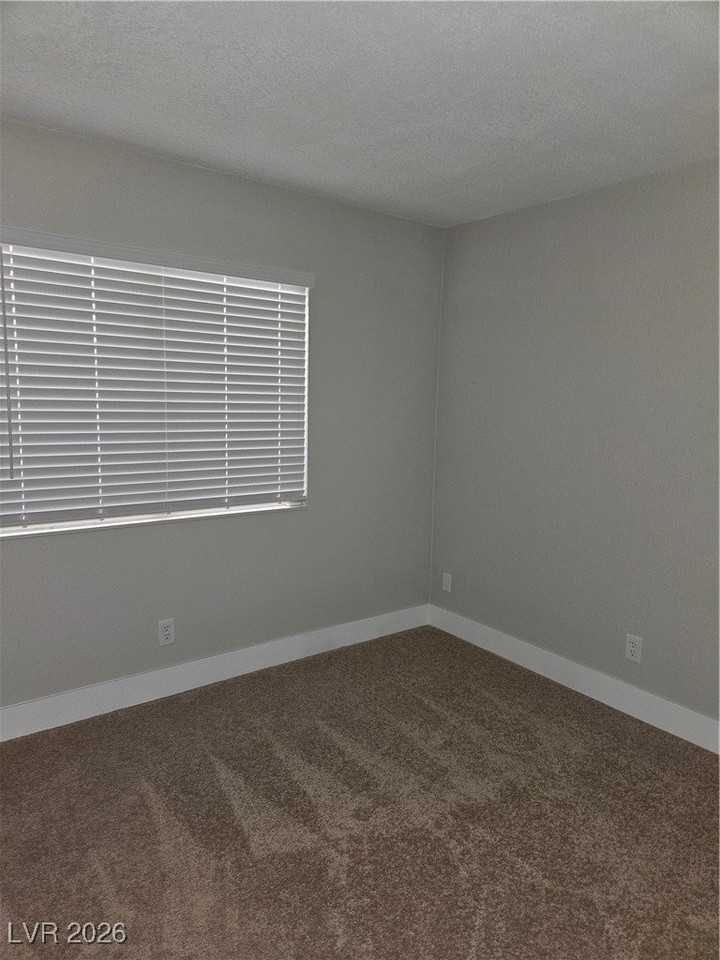 6764 Groveview Ln - Photo 4 of 31