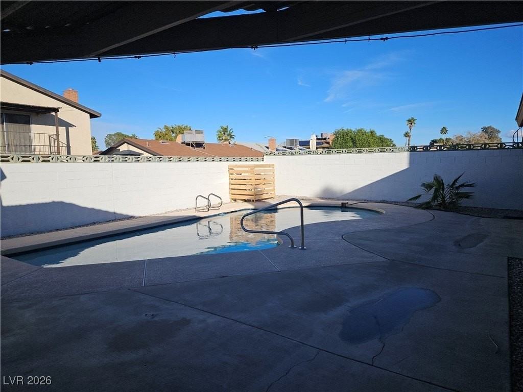 6764 Groveview Ln - Photo 5 of 31