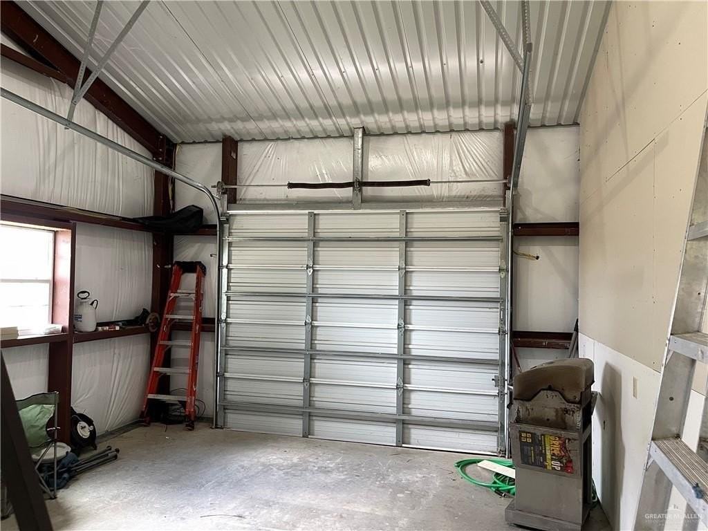 21799 Parker Rd - Photo 7 of 9