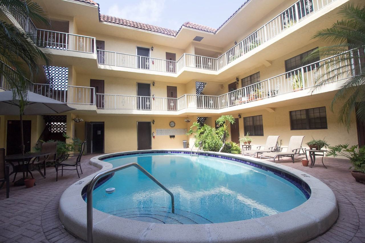 917 Northeast 16th Avenue #16 - Photo 3 of 23