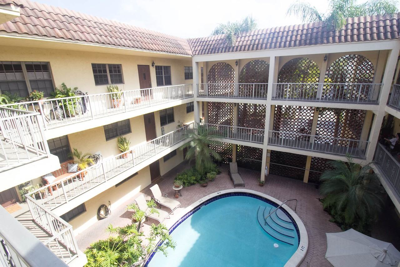 917 Northeast 16th Avenue #16 - Photo 5 of 23