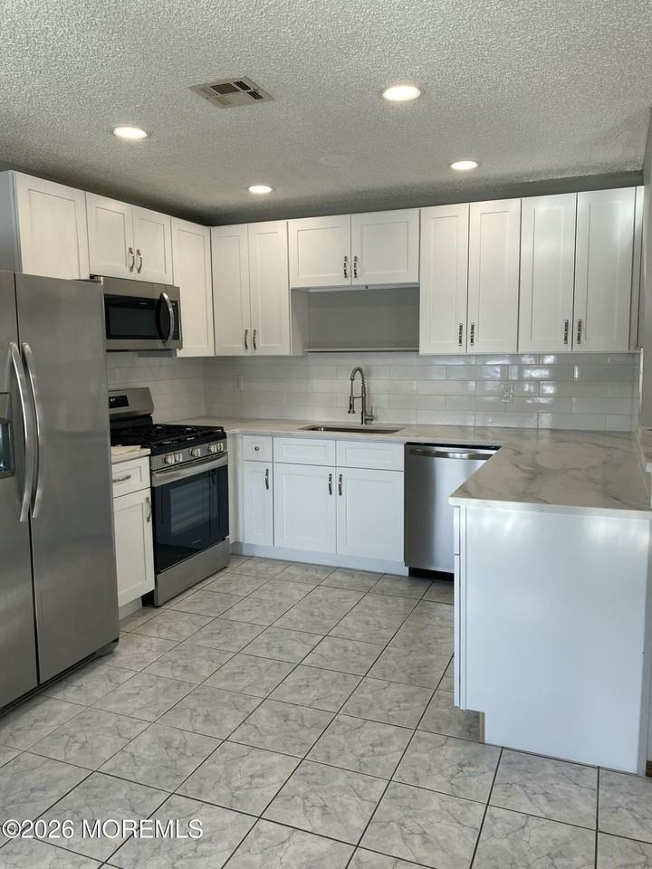 7 Madras Ct - Photo 3 of 18