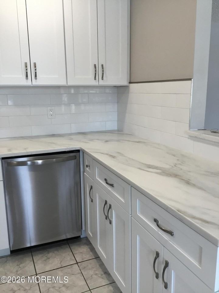 7 Madras Ct - Photo 6 of 18