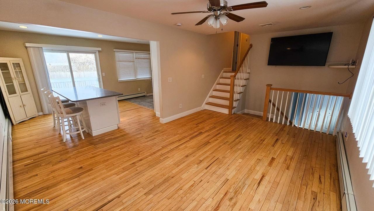 213 8th St - Photo 5 of 23