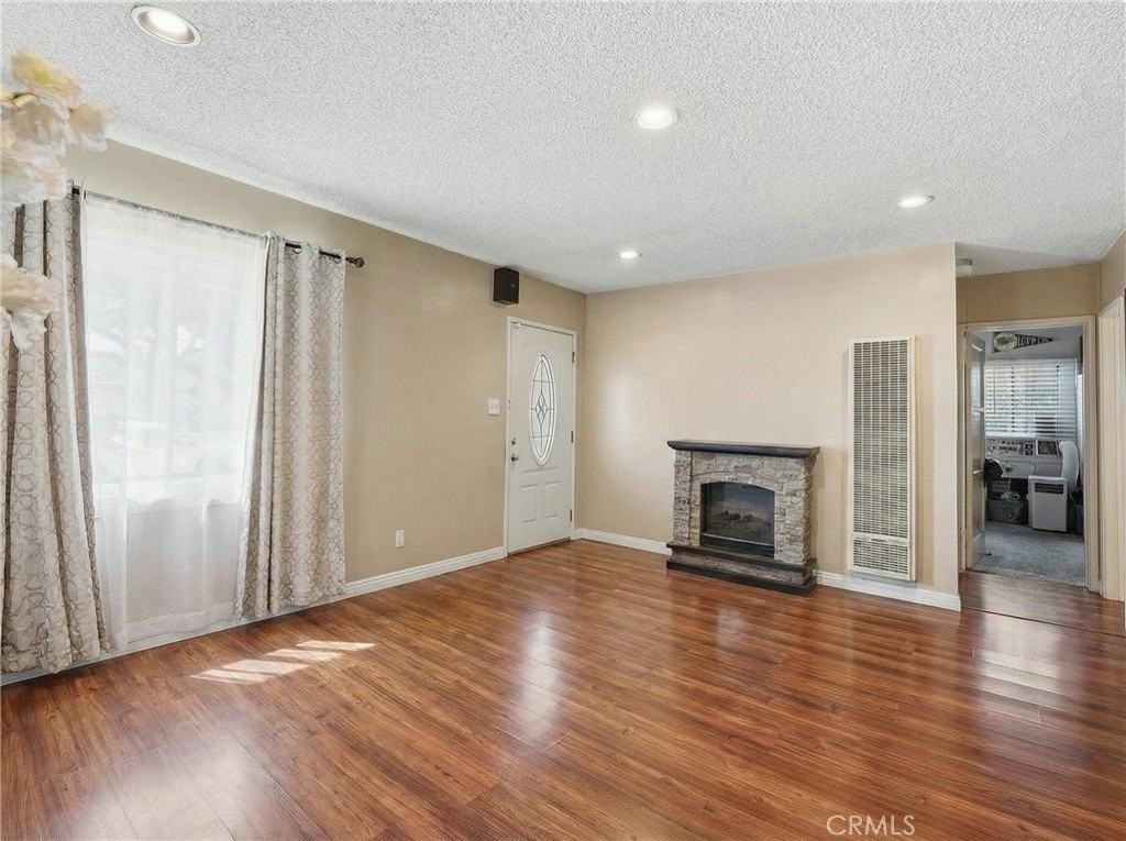 12830 Dunrobin Ave - Photo 3 of 16