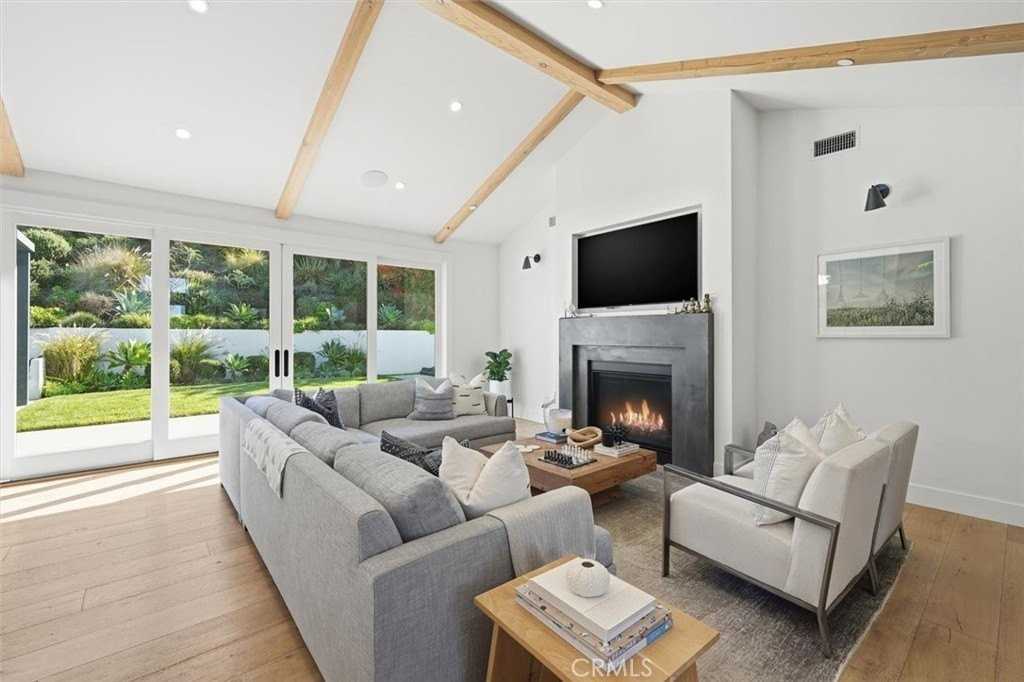 2848 Carob St - Photo 5 of 38