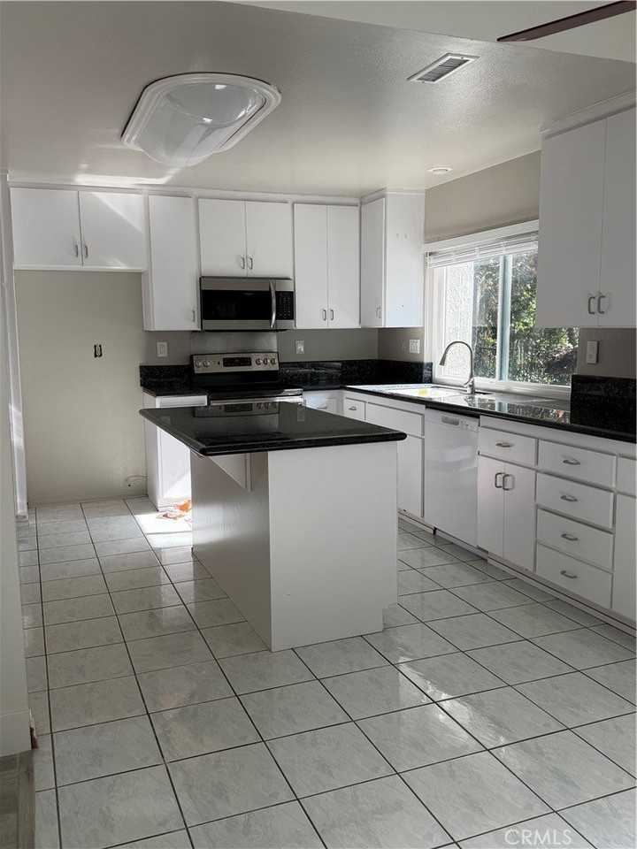 2866 Treeview Pl - Photo 2 of 42