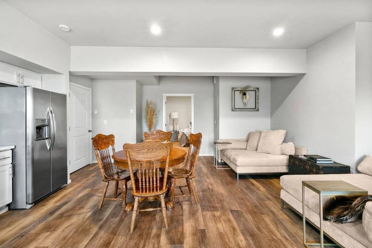 624 E 32nd St #1296633P - Photo 3 of 20