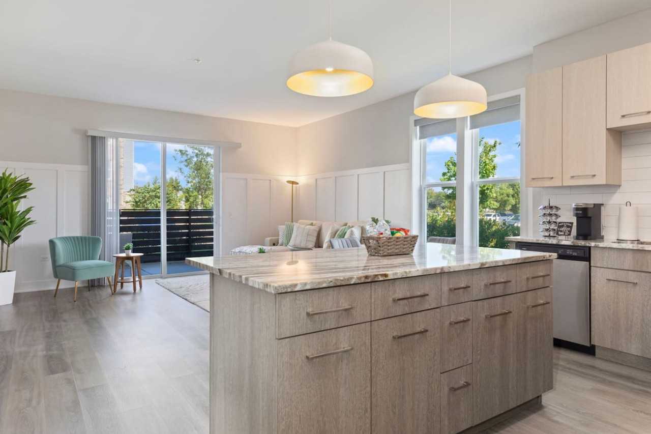 28294 Ferry Rd #1366984P - Photo 5 of 50