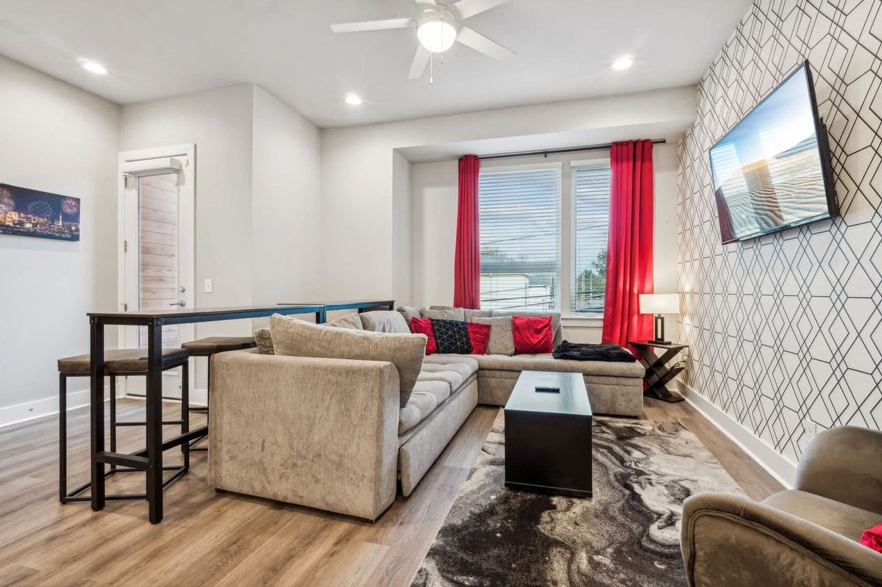 2135 24th Ave N #1387453P - Photo 2 of 50