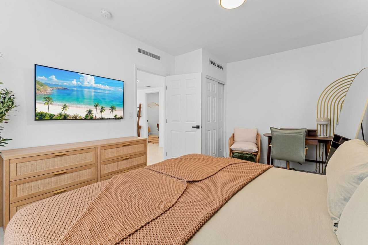 1144 Sw 4th St #1388874P - Photo 3 of 17