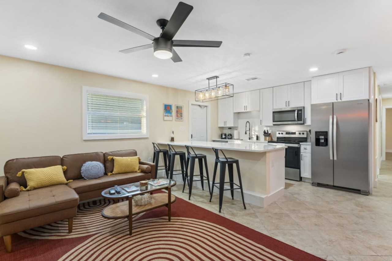 79 S Brevard Ave #1389635P - Photo 4 of 32