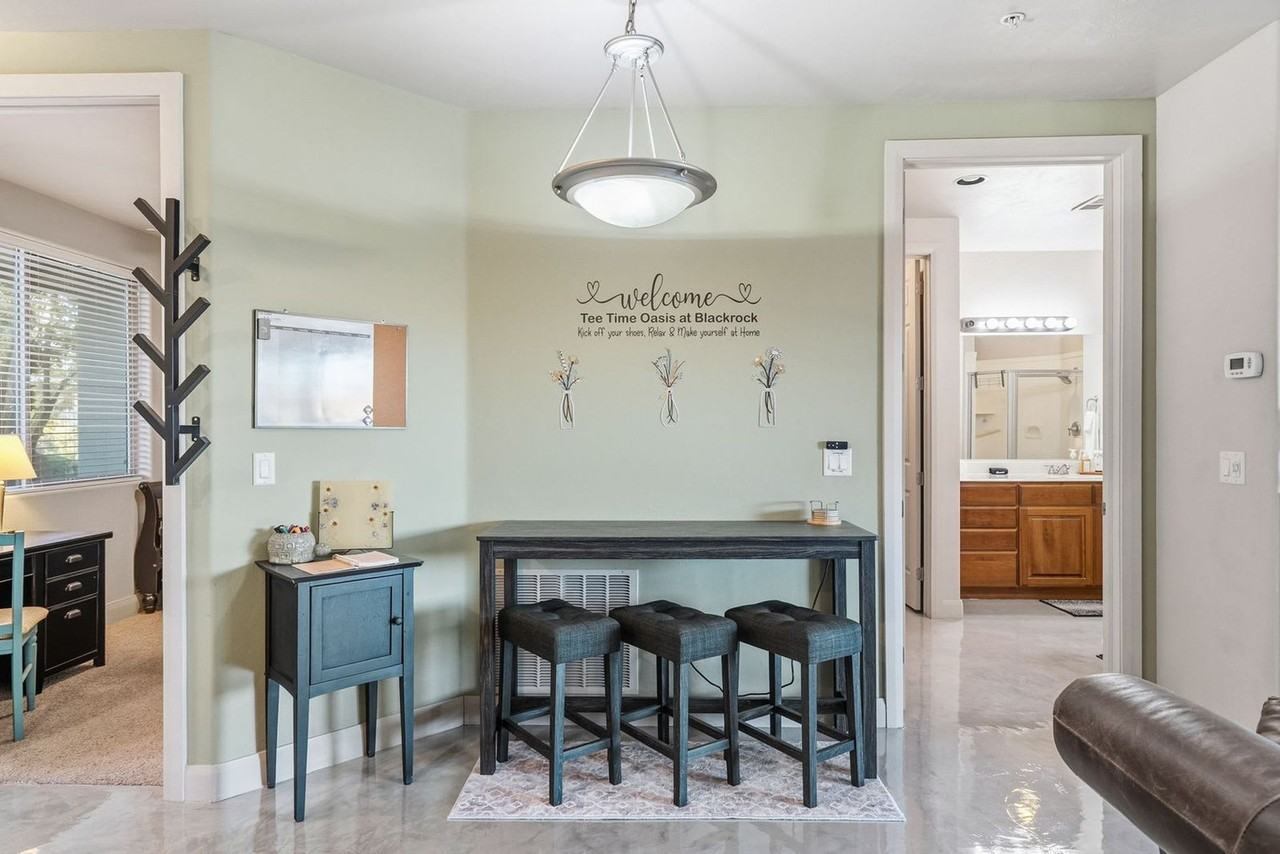 225 N Country Ln #1389634P - Photo 3 of 49