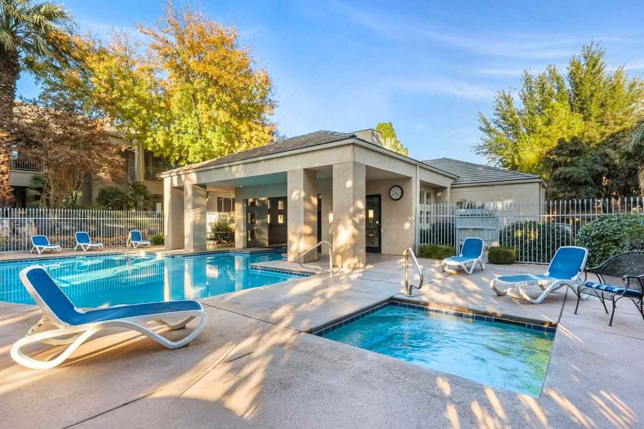 225 N Country Ln #1389634P - Photo 4 of 49