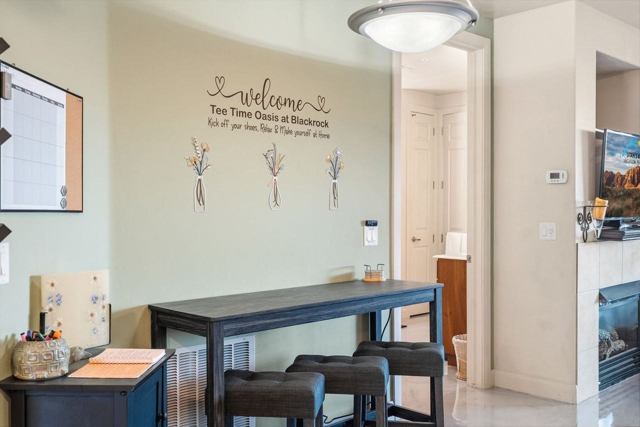 225 N Country Ln #1389634P - Photo 7 of 49