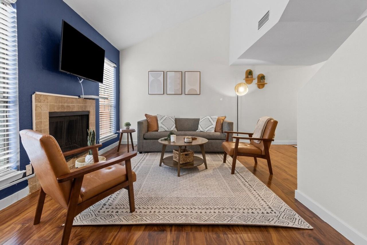 708 S 1st St #1422350P - Photo 2 of 38