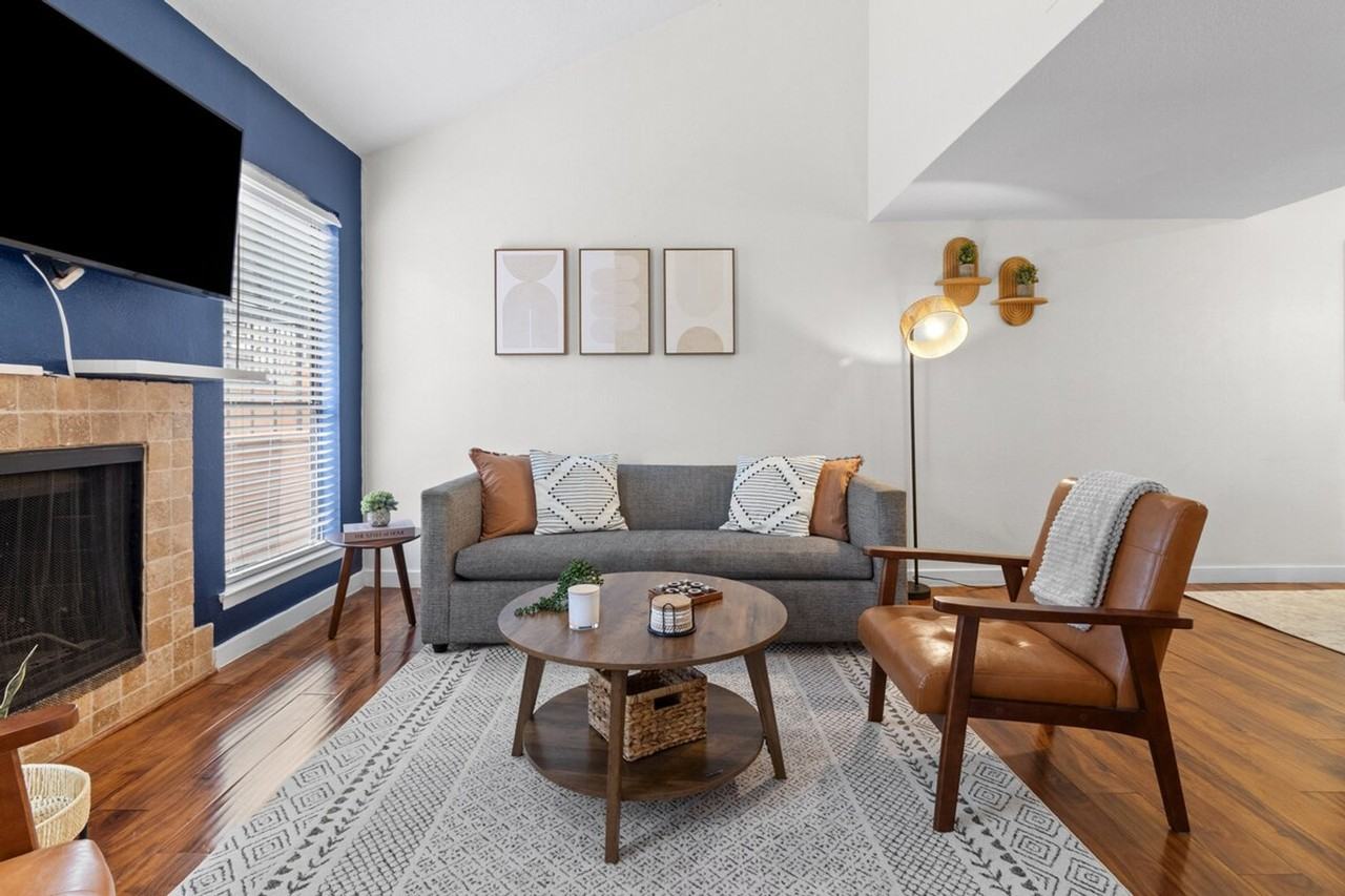 708 S 1st St #1422350P - Photo 3 of 38