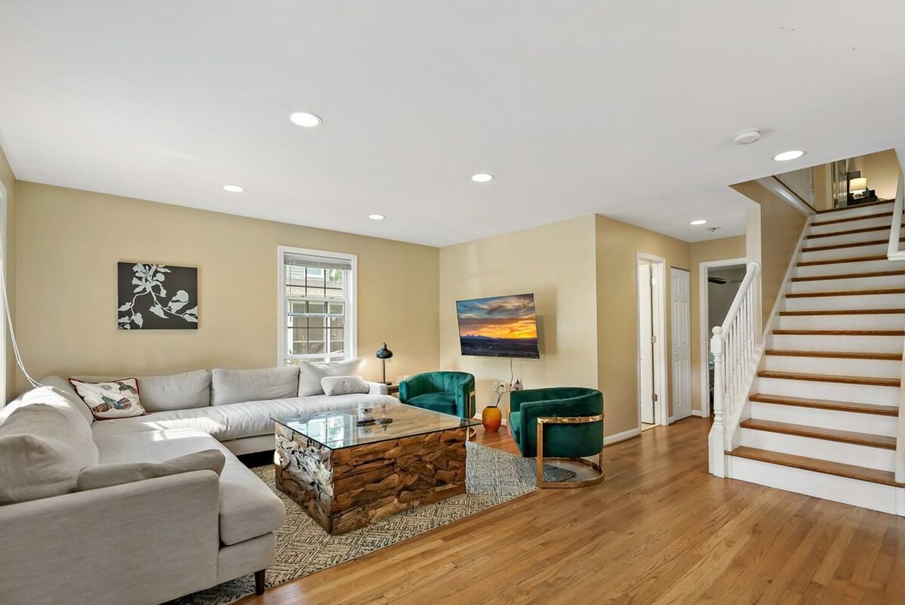 9 S Walter Reed Dr #1395349P - Photo 2 of 37