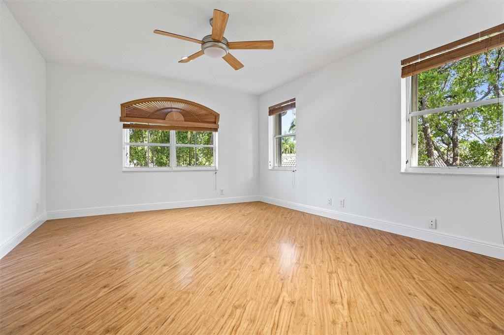 926 Marina Drive - Photo 2 of 9