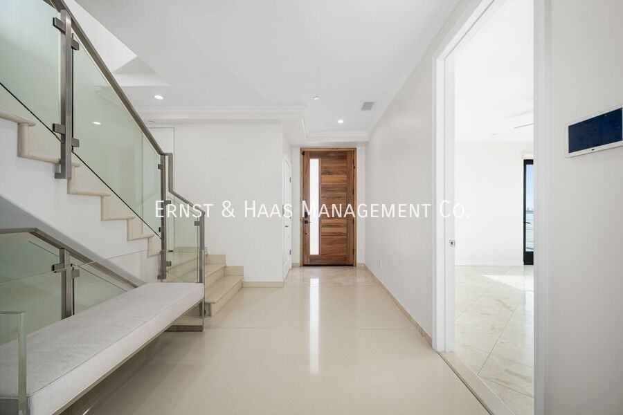 1724 Bluff Pl - Photo 5 of 50