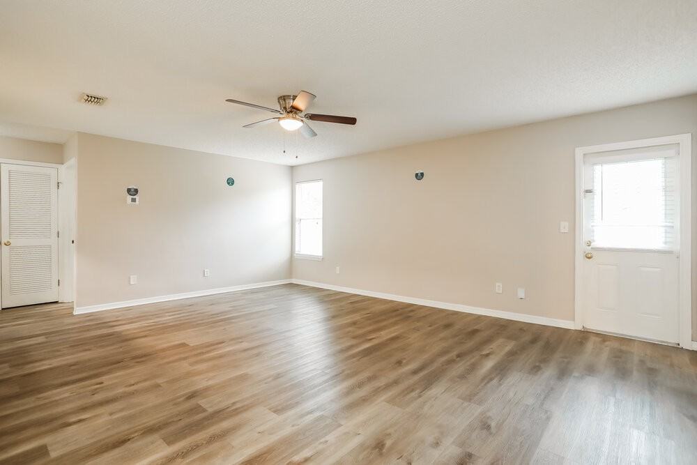 2643 Pinewood Blvd E - Photo 5 of 16