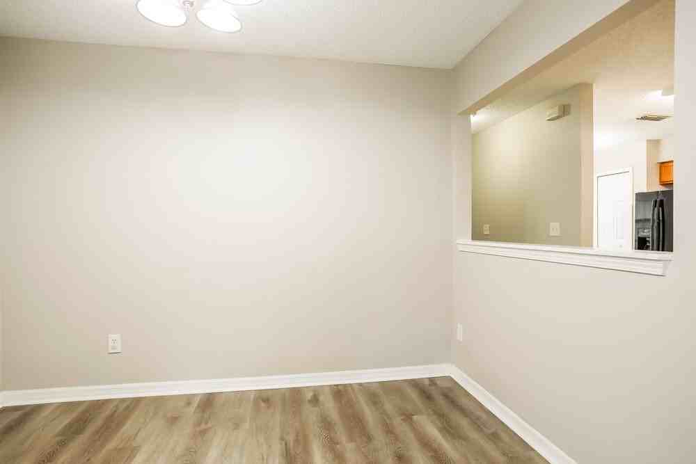 2643 Pinewood Blvd E - Photo 6 of 16